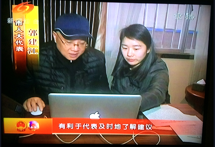 云软工作人员接受当地媒体采访