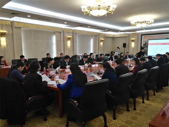 在岳塘区第六届人民代表大会第七次会 议期间，正宇团队帮助代表熟悉代表履职服务平台的操作