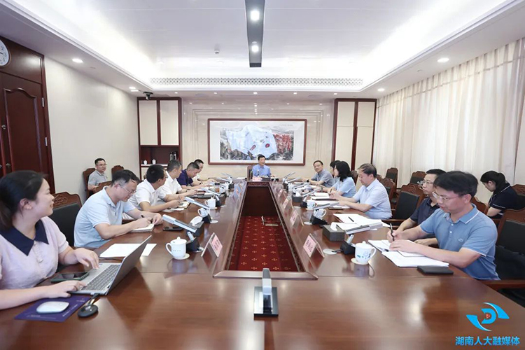 陈飞专题听取省级法规规章规范性文件数据库建设情况汇报